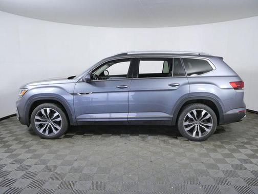 Platinum Gray Metallic 2022 Volkswagen Atlas 3.6L SEL Premium R-Line