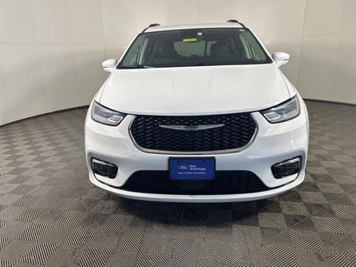 2022 Chrysler Pacifica Touring-L