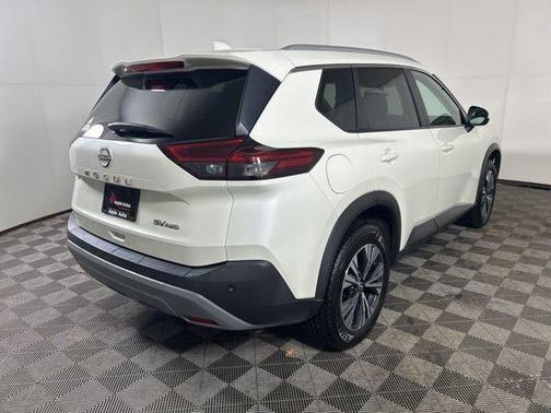 White 2022 Nissan Rogue SV