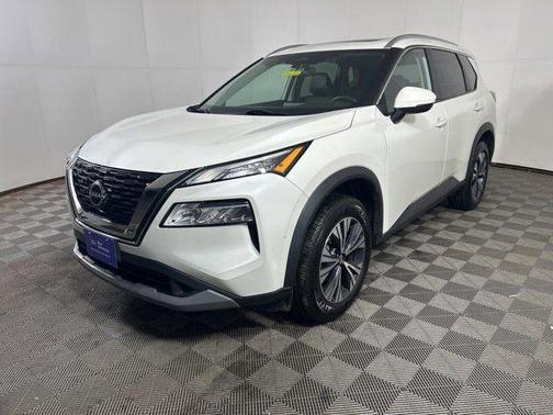 White 2022 Nissan Rogue SV