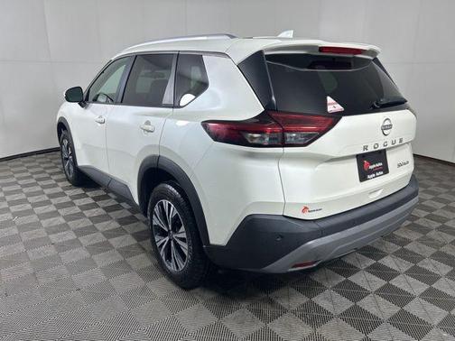 White 2022 Nissan Rogue SV
