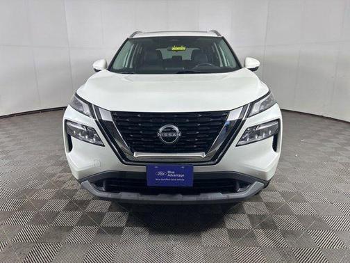 White 2022 Nissan Rogue SV