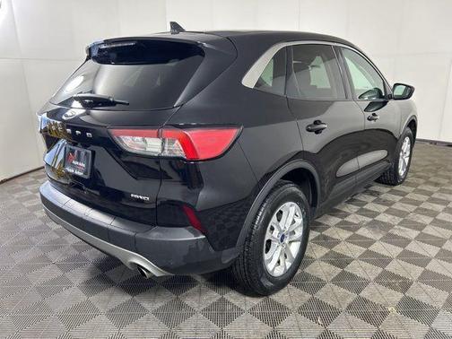 Agate Black Metallic 2022 Ford Escape SE