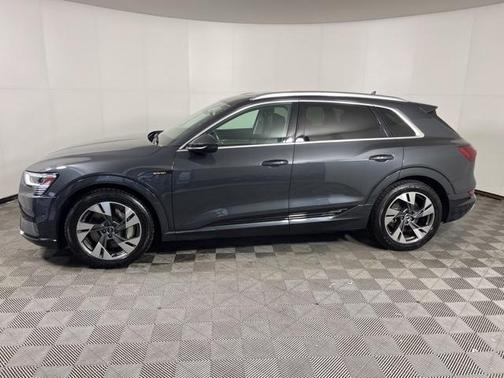 2021 Audi e-tron Premium Plus