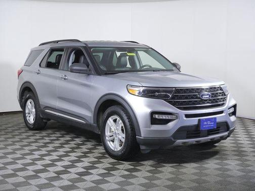 Iconic Silver Metallic 2022 Ford Explorer XLT