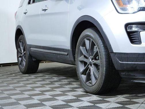 Ingot Silver Metallic 2018 Ford Explorer XLT