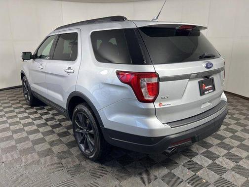 Ingot Silver Metallic 2018 Ford Explorer XLT