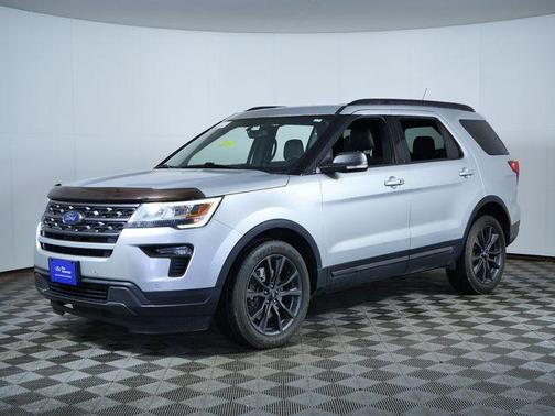 Ingot Silver Metallic 2018 Ford Explorer XLT