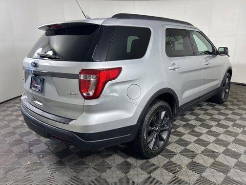 Ingot Silver Metallic 2018 Ford Explorer XLT
