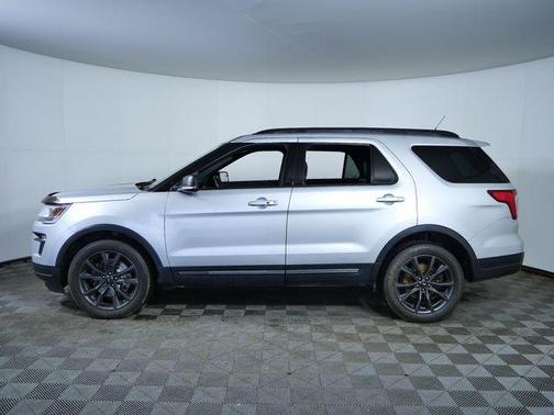 Ingot Silver Metallic 2018 Ford Explorer XLT