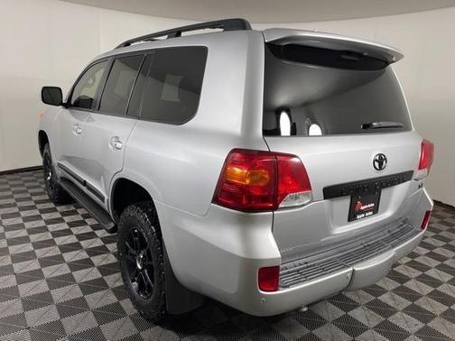 2013 Toyota Land Cruiser V8