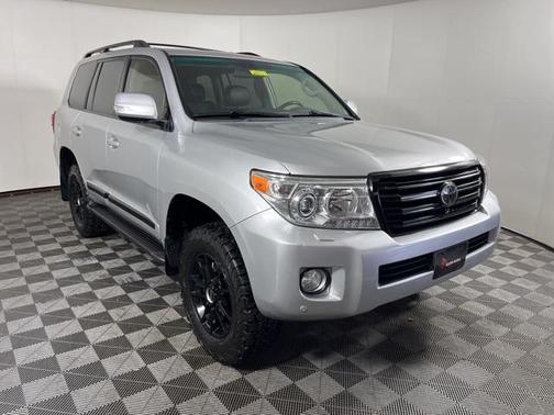 2013 Toyota Land Cruiser V8