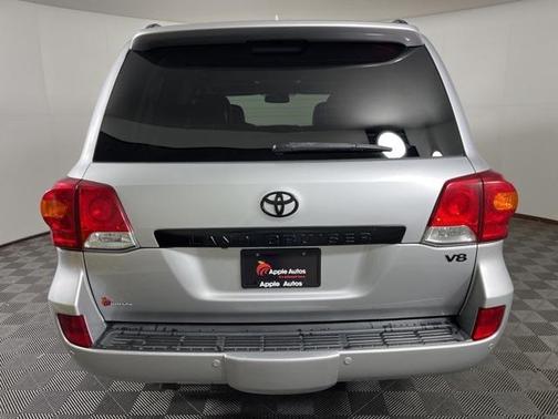 2013 Toyota Land Cruiser V8