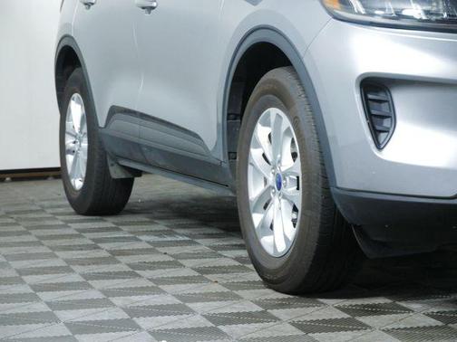 Silver Metallic 2022 Ford Escape SE