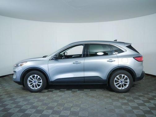 Silver Metallic 2022 Ford Escape SE