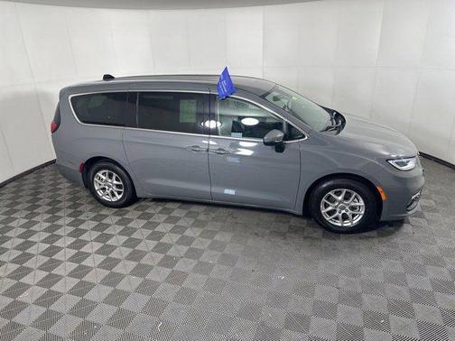 Ceramic Gray Clearcoat 2023 Chrysler Pacifica Touring-L