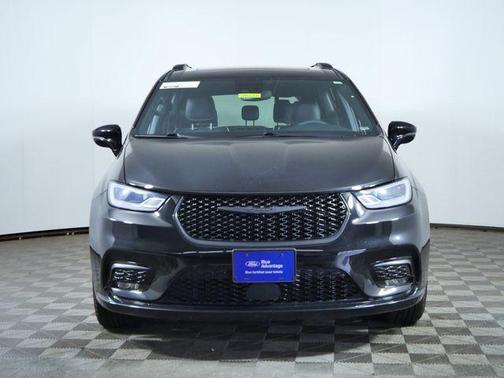 Diamond Black 2025 Chrysler Pacifica Limited