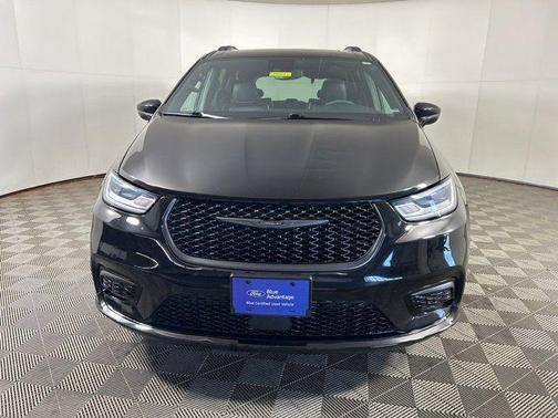 Diamond Black 2025 Chrysler Pacifica Limited