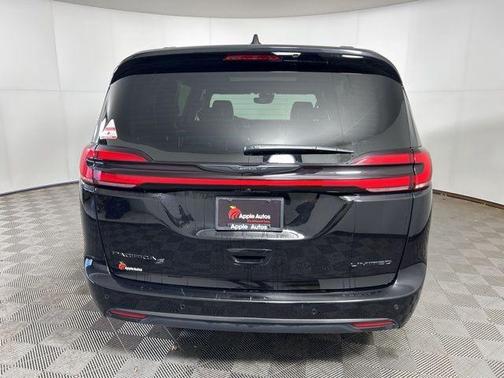 Diamond Black 2025 Chrysler Pacifica Limited