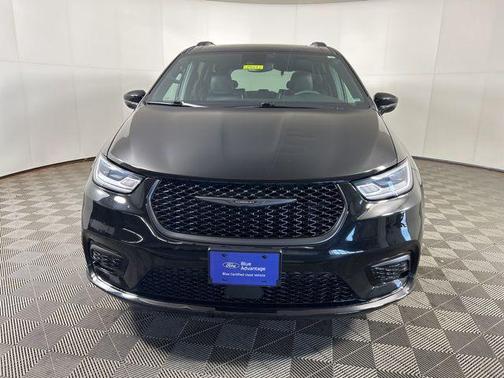 Diamond Black 2025 Chrysler Pacifica Limited