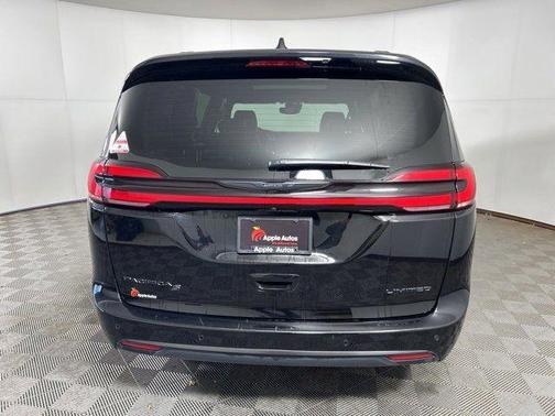 Diamond Black 2025 Chrysler Pacifica Limited