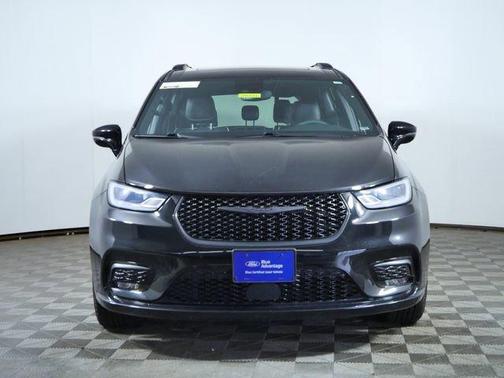 Diamond Black 2025 Chrysler Pacifica Limited
