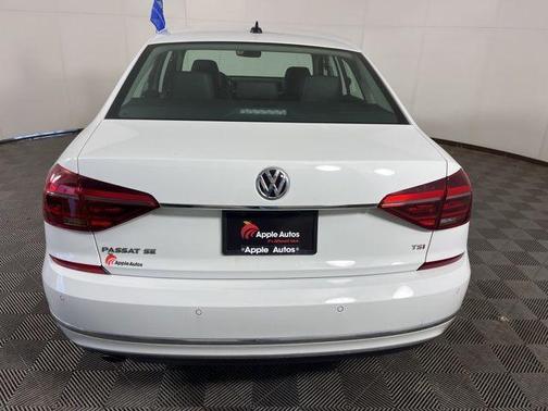 Pure White 2018 Volkswagen Passat 2.0T SE w/ Technology