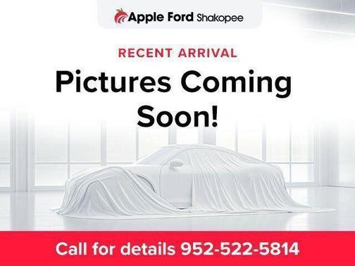 Pure White 2018 Volkswagen Passat 2.0T SE w/ Technology