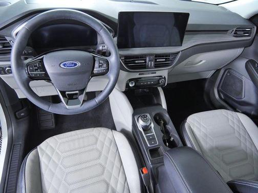 White Metallic 2023 Ford Escape Platinum