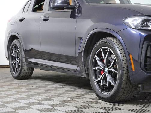 Carbon Black Metallic 2022 BMW X4 M40i