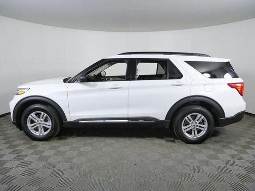 White Metallic 2022 Ford Explorer XLT