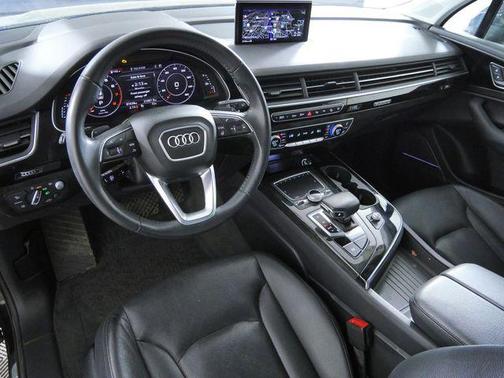 Orca Black Metallic 2019 Audi Q7 55 Prestige