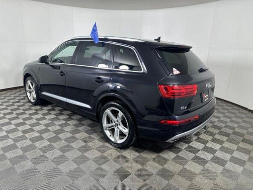 Orca Black Metallic 2019 Audi Q7 55 Prestige