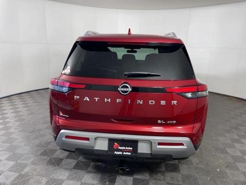2022 Nissan Pathfinder SL
