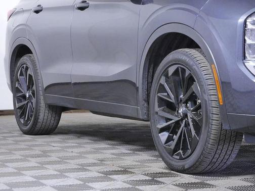 Graphite Gray 2024 Mitsubishi Outlander SE