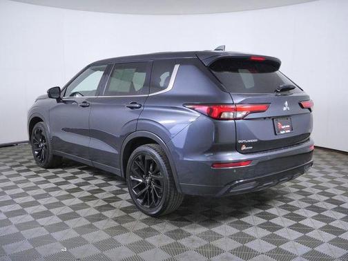 Graphite Gray 2024 Mitsubishi Outlander SE