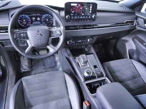 Graphite Gray 2024 Mitsubishi Outlander SE