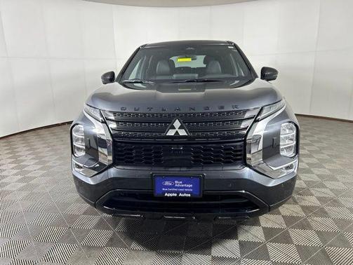 Gray 2024 Mitsubishi Outlander SE
