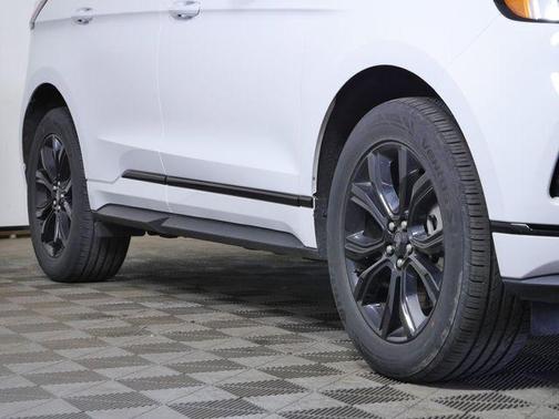 Oxford White 2024 Ford Edge SE