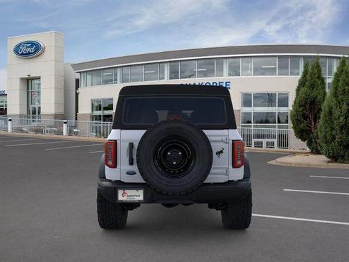 Oxford White 2026 Ford Bronco Badlands