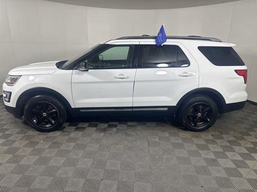 Oxford White 2017 Ford Explorer XLT