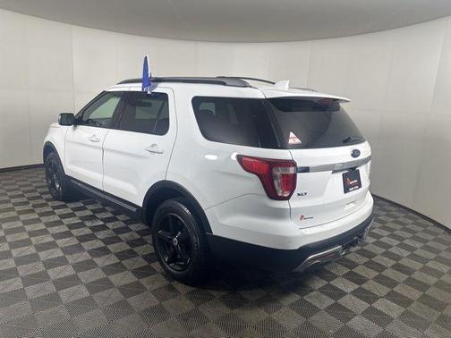 Oxford White 2017 Ford Explorer XLT
