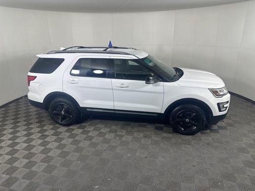 Oxford White 2017 Ford Explorer XLT
