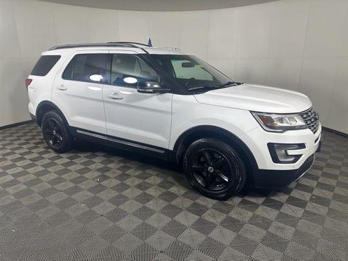 Oxford White 2017 Ford Explorer XLT