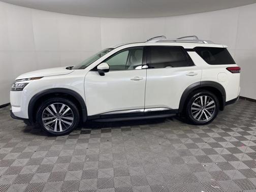 2022 Nissan Pathfinder Platinum
