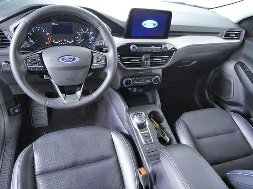 White Metallic 2022 Ford Escape SEL