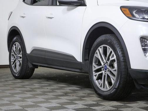 White Metallic 2022 Ford Escape SEL