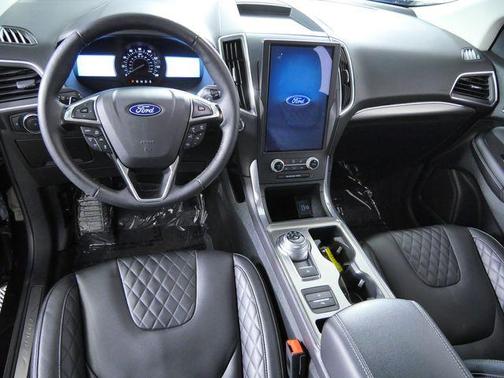Black Metallic 2024 Ford Edge Titanium