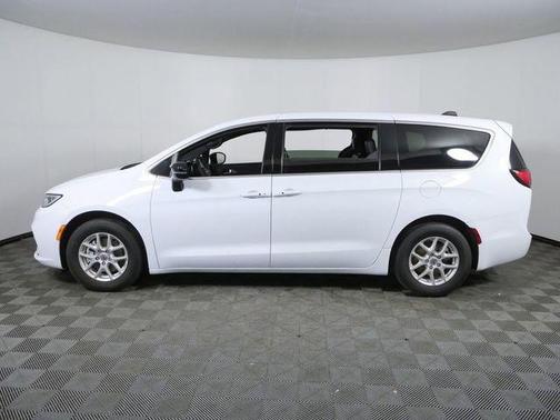 Bright White Clearcoat 2025 Chrysler Pacifica Select