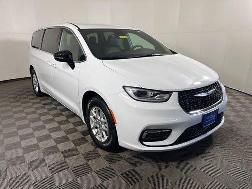 Bright White Clearcoat 2025 Chrysler Pacifica Select